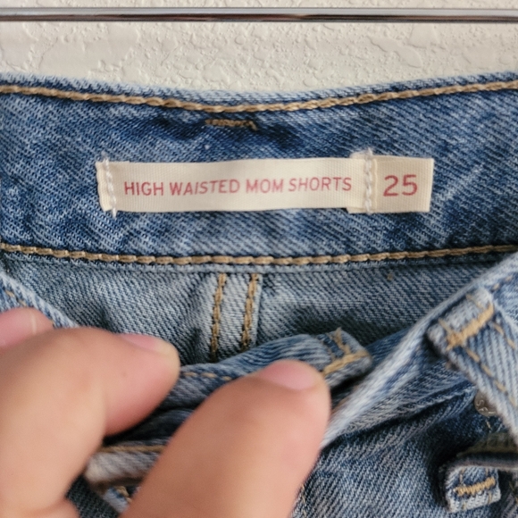 Levi's High Waisted Mom Shorts Size 25 - Picture 2 of 7